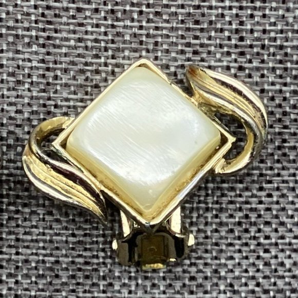 Clip On Earrings Pearl White Diamond Silver Swirl Retro Vintage Soft Girl Glam - Picture 3 of 5